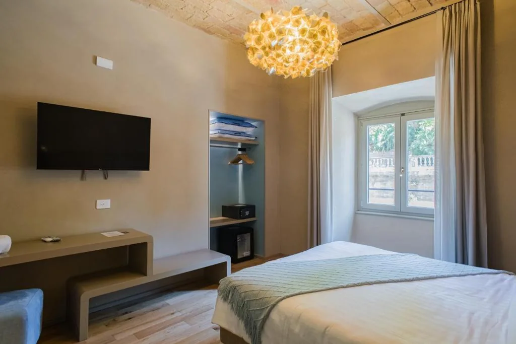 163 BOUTIQUE HOTEL