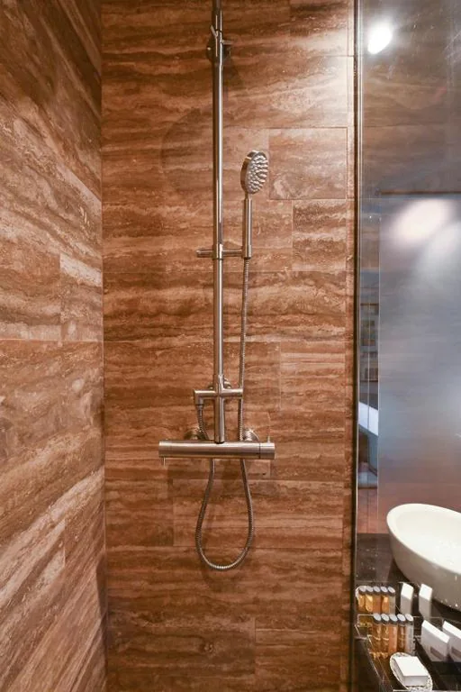 2 Interconnecting Rooms — Ada Home