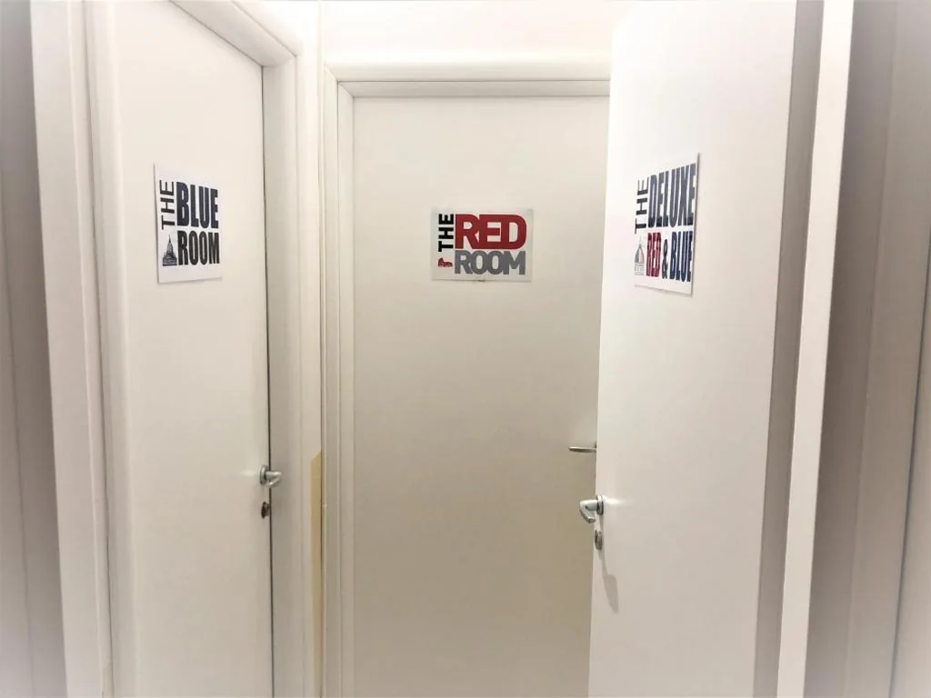 2 Camere Comunicanti — The Colours Of Rome