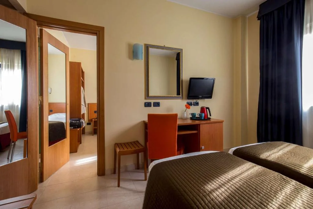 2 Camere Matrimoniali Comunicanti — Best Western Blu Hotel Roma
