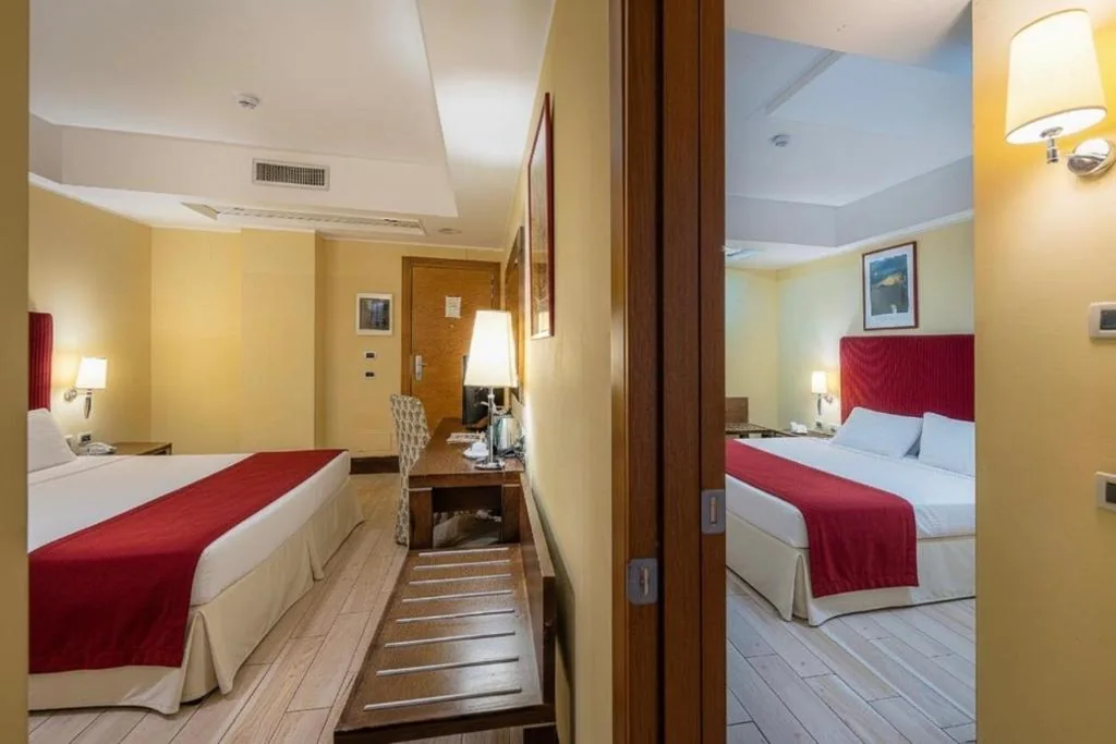 2 Connecting Double Rooms — Cardinal Hotel St. Peter