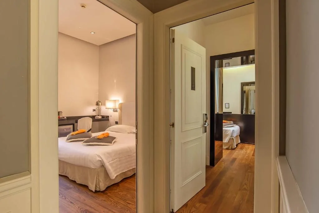 2 Camere Matrimoniali Comunicanti — Hotel Isa