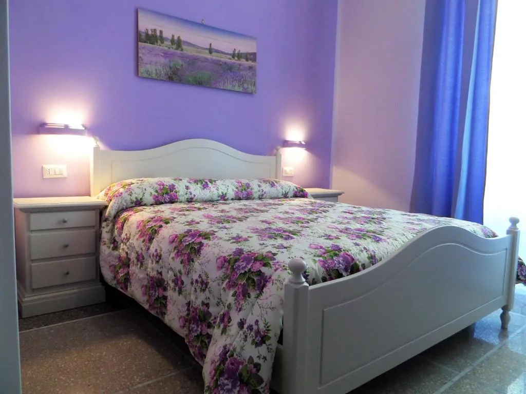325 Rooms ai Fori