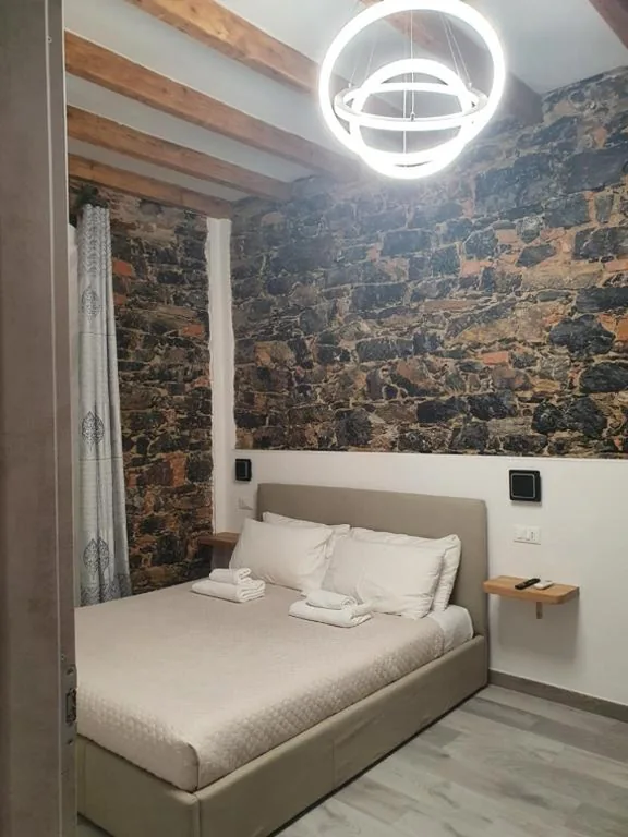 5 Terre Station Rooms