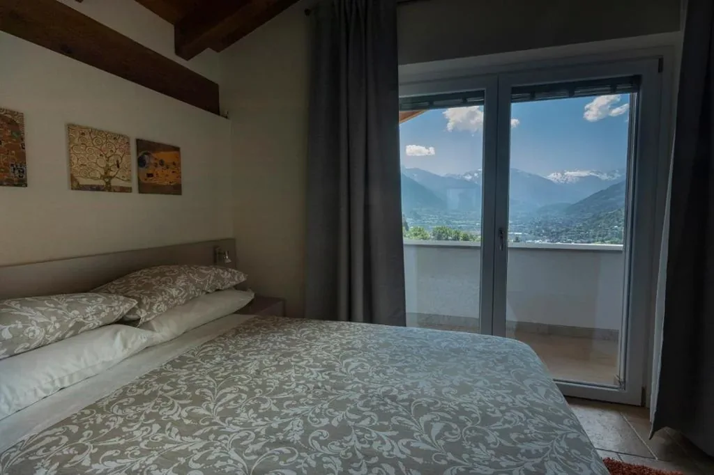 A&G Apartment Aosta – Elegante Casa 100 mq su due piani con Wi-Fi-giardino-parcheggio