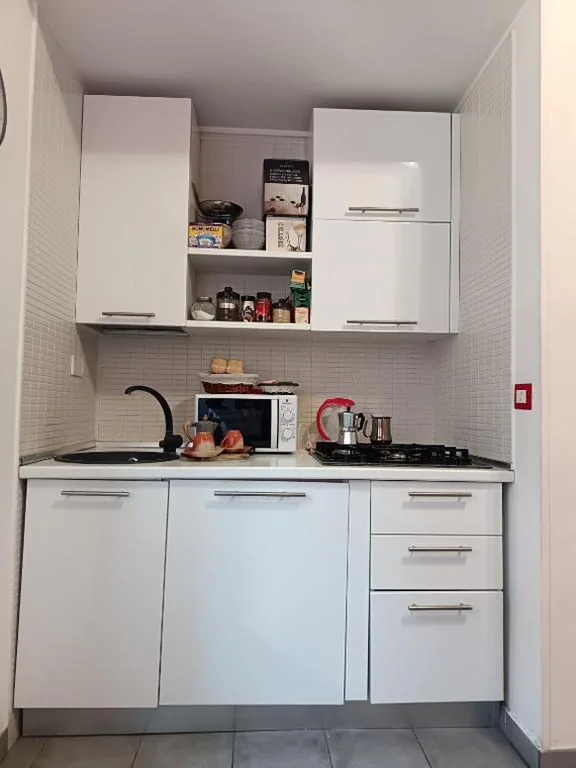 Adriatic Room 50 m dalla stazione Ferroviaria di Ciampino e dalla navetta aeroportuale — foto 4