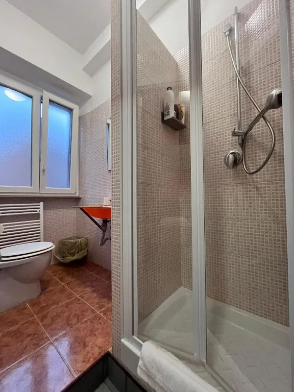 Adriatic Room 50 m dalla stazione Ferroviaria di Ciampino e dalla navetta aeroportuale — foto 8