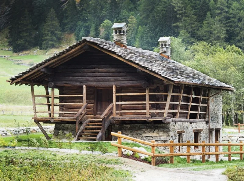 Alagna Valsesia ai piedi del Monte Rosa, tra le valli Walser