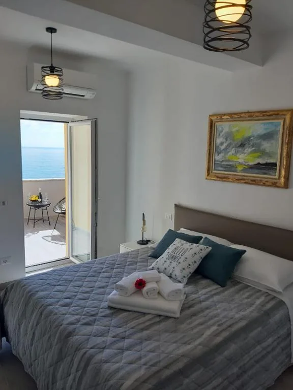 Alex Room