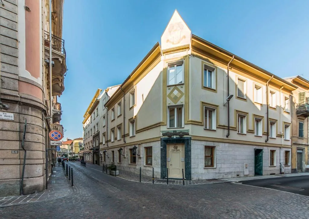 Alli Due Buoi Rossi, storico hotel nel centro di Alessandria