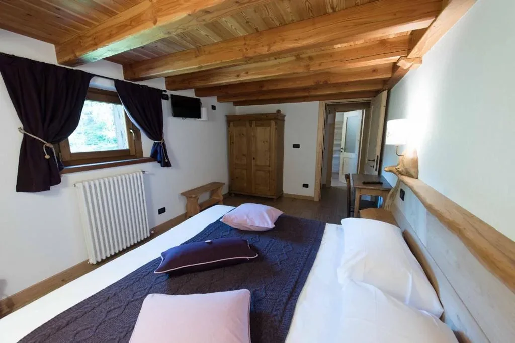 Large Double Room — Affittacamere Ciampian