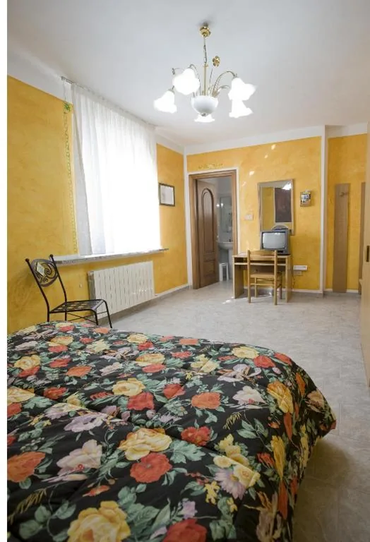 Ampia Camera Matrimoniale — Albergo Ristorante Turchino