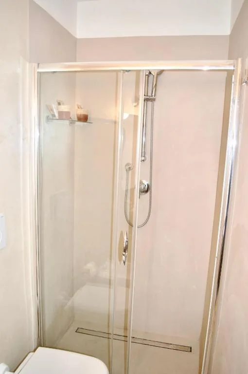 Large Double Room — AmareRomaRooms