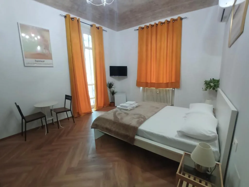 Ampia Camera Matrimoniale — ArtDecò Rooms Turin
