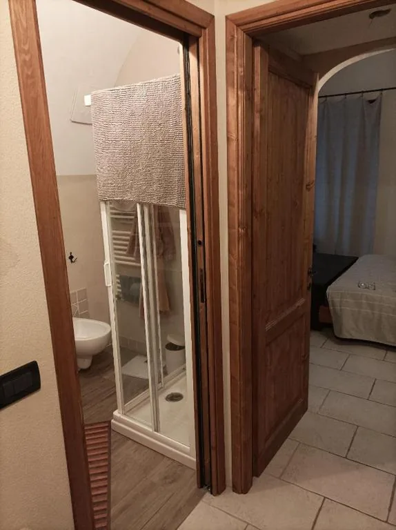 Ampia Camera Matrimoniale — Arvé Castelbianco – B&B e Appartamento