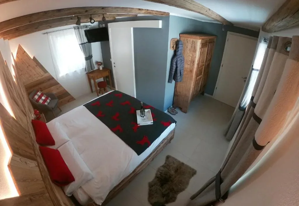 Large Double Room — B&B Le Fió
