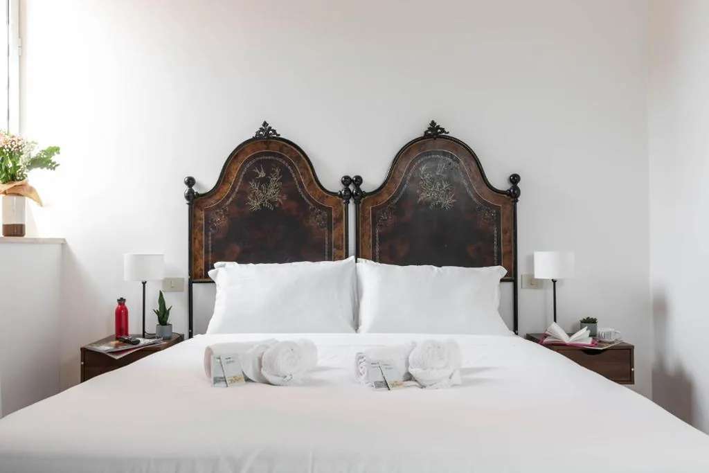 Large Double Room — Colosseum Suites – Zen 22