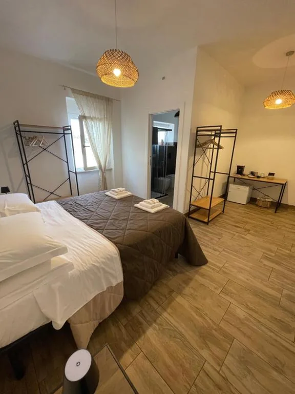 Ampia Camera Matrimoniale/Doppia con Letti Singoli — 2Effe Circeo B&B