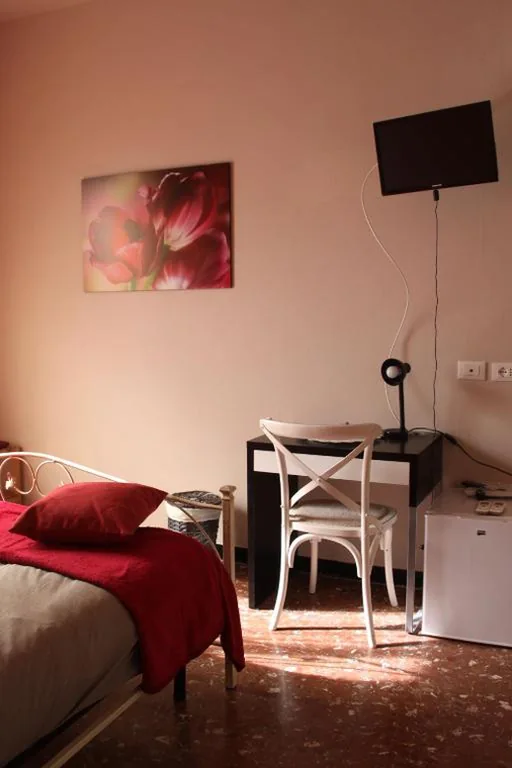 Ampia Camera Matrimoniale/Doppia con Letti Singoli — Affittacamere Ciccio e Pinolo