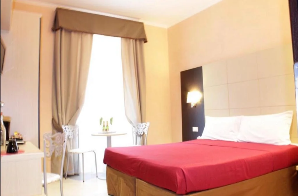 Ampia Camera Matrimoniale/Doppia con Letti Singoli — Candia Inn Vatican