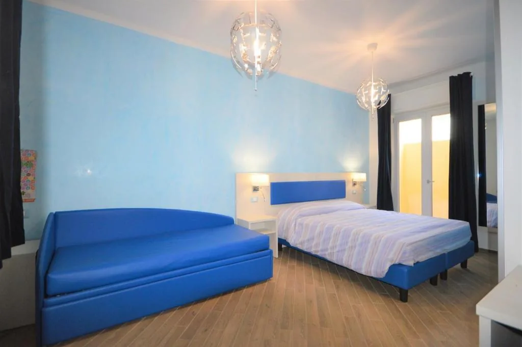 Ampia Camera Matrimoniale/Doppia con Letti Singoli — Palafiori Rooms Sanremo