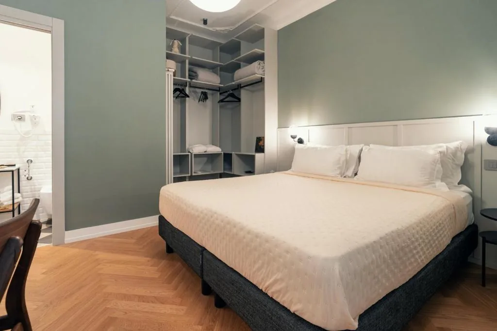 Large Double/Twin Room — Pepe’s Place – Guest House Manzoni