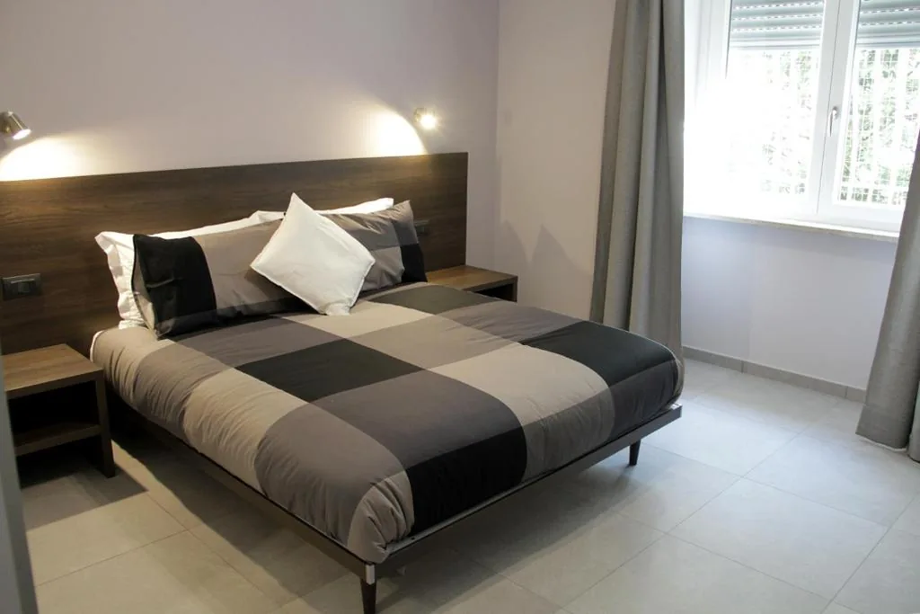 Ampia Camera Matrimoniale — EasyRoom Frosinone – Casello Autostradale