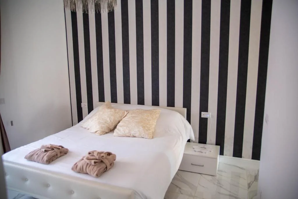 Large Double Room — FlyHouse Fiumicino