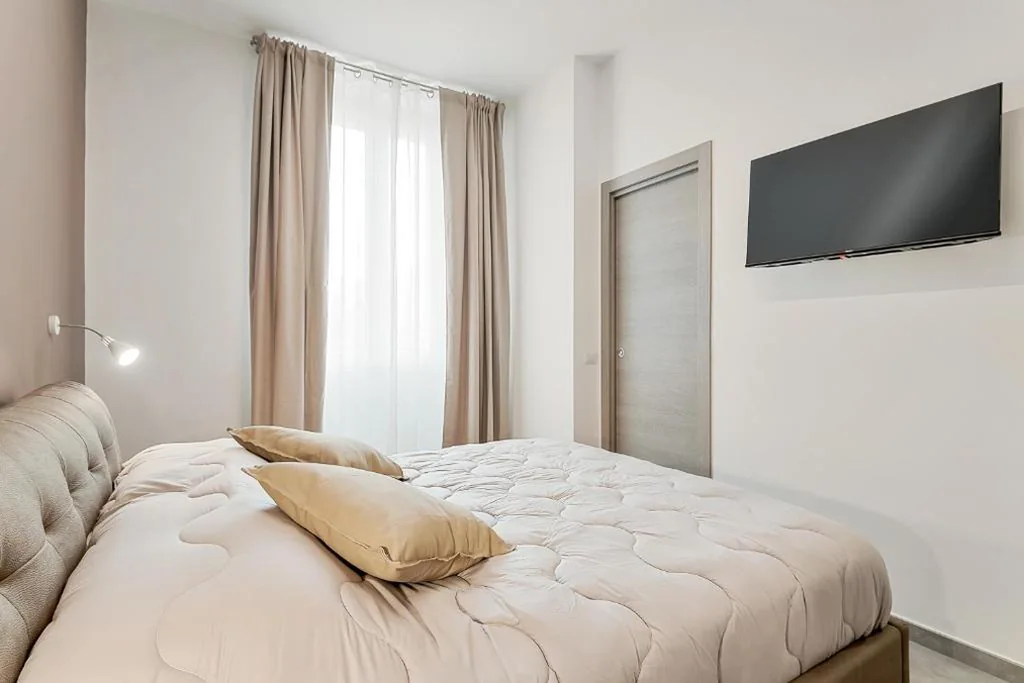 Ampia Camera Matrimoniale — Home 501 Guest House – La Spezia
