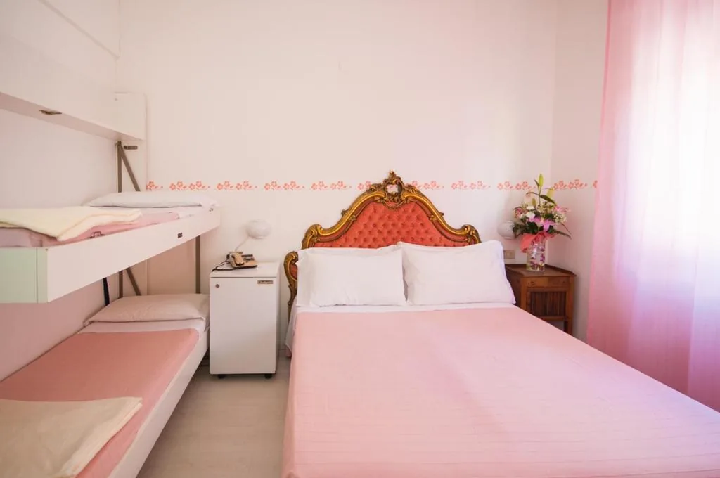 Ampia Camera Matrimoniale — Hotel Giongo