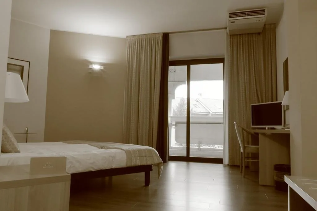 Ampia Camera Matrimoniale — Hotel Romanisio