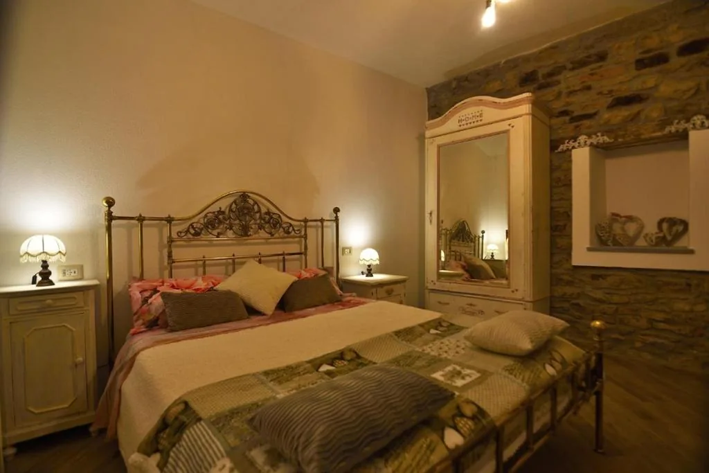 Ampia Camera Matrimoniale — Il Borgo del Castello