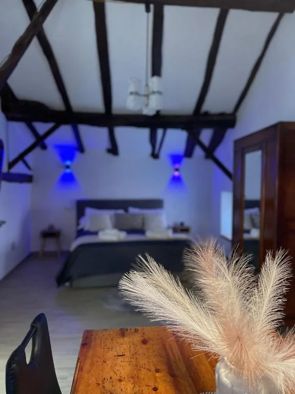 Large Double Room — la casa di mira