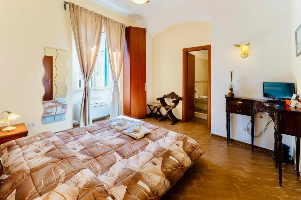 Ampia Camera Matrimoniale — MICLAD Colosseum Guest House