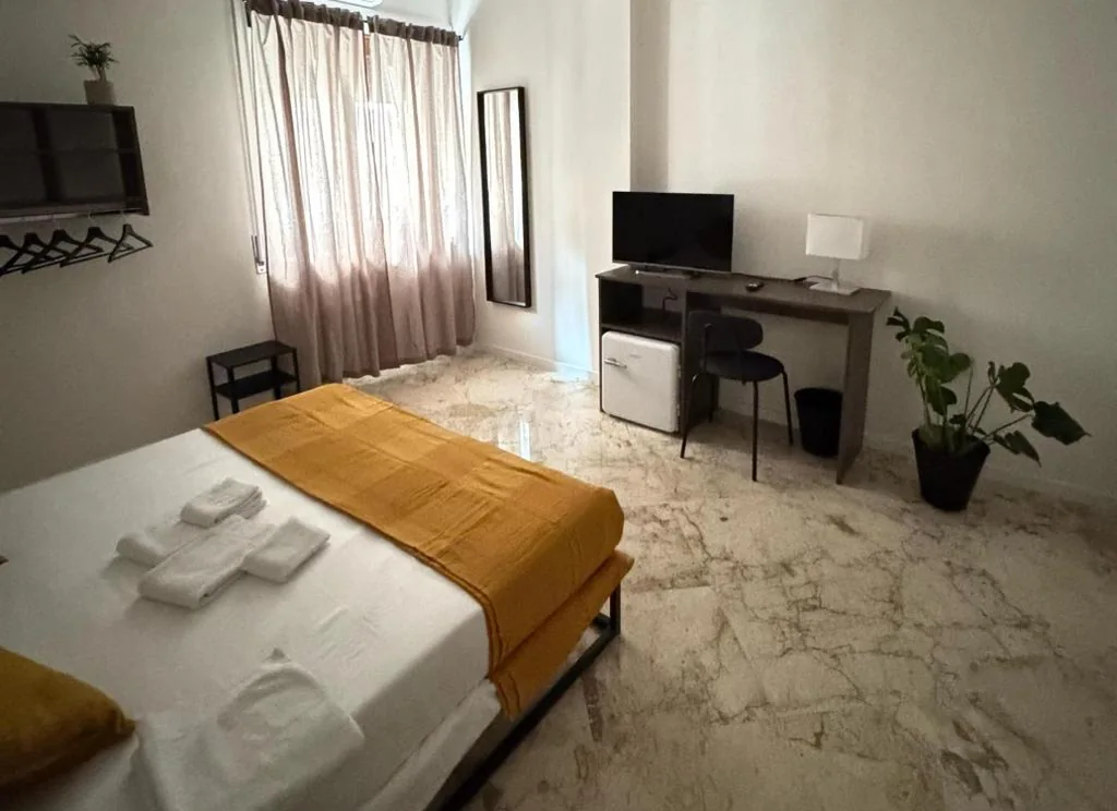 Ampia Camera Matrimoniale — Residenza Piramide