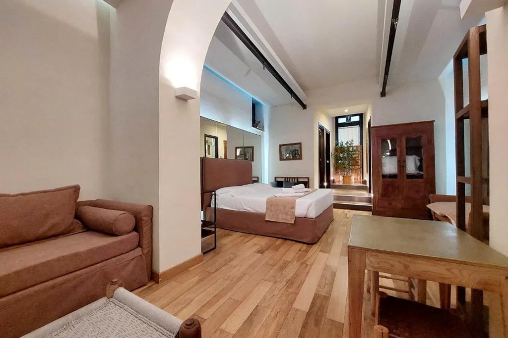 Large Double Room — Roma Suite Loft