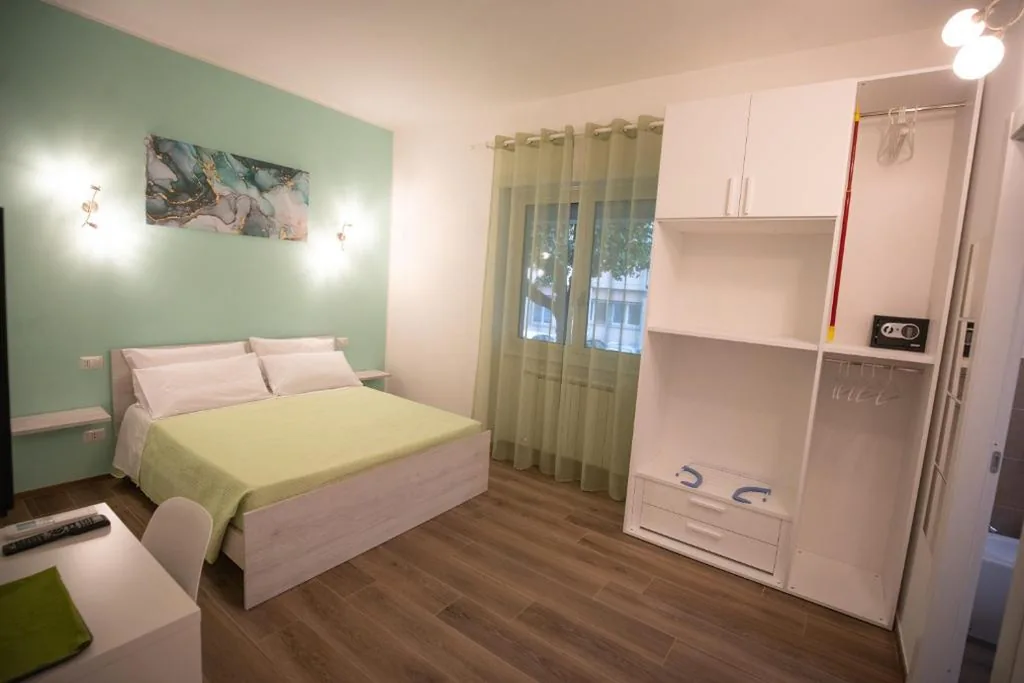 Large Double Room — ROMECOMING Ostiense Guest House