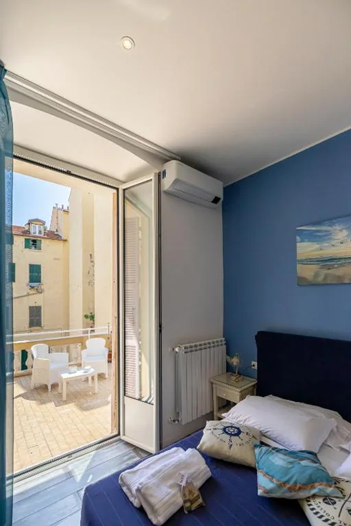 Ampia Camera Matrimoniale — Sanremo Inn RDA Luxury Rooms Via Matteotti, 50 mt dal mare
