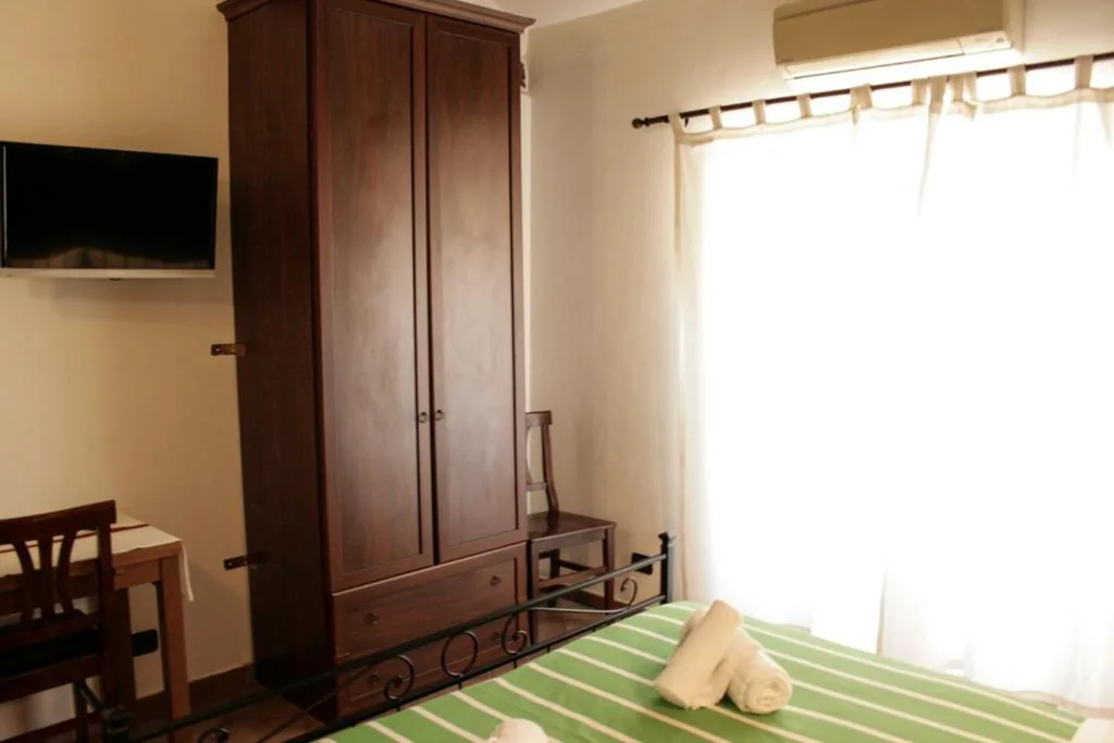 Ampia Camera Matrimoniale — Sixtythree guesthouse
