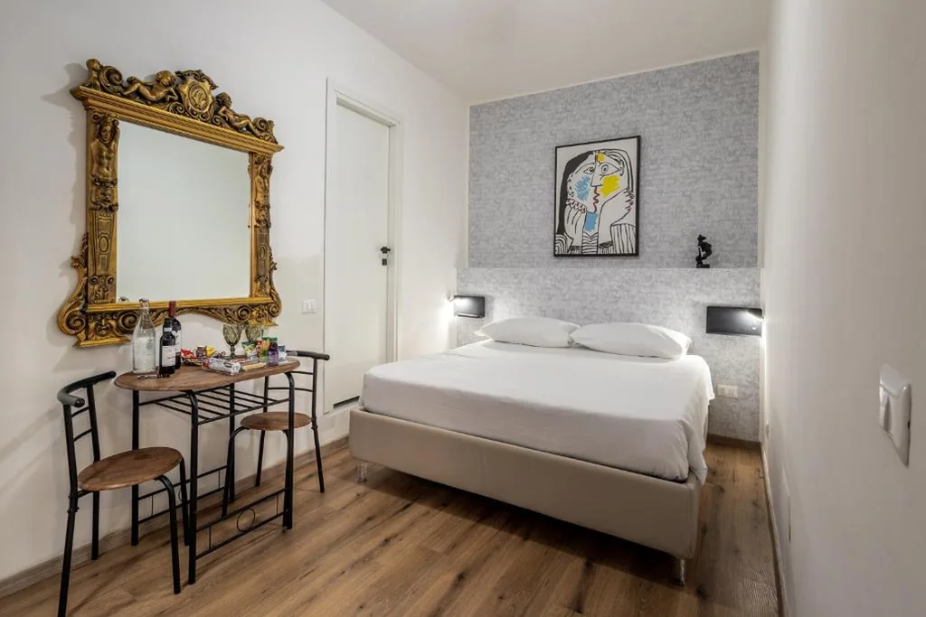 Ampia Camera Matrimoniale — SOHO Piaggiarelle by Dasso – Guest House