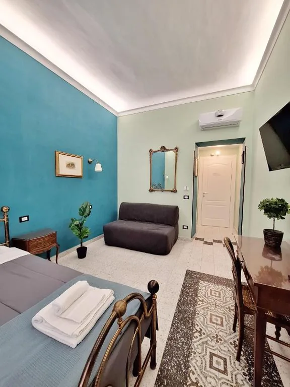 Large Double Room — The Painter’s House