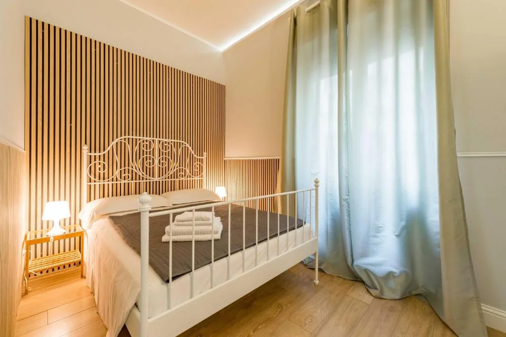 Large Double Room — Un Attimo A Roma B&B