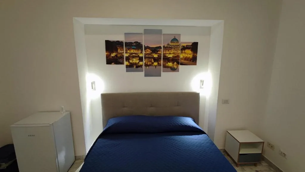 Large Double Room — VATICAN GREEN GARDEN