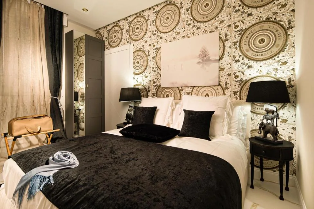 Large Double Room — VATICANO 13 Guest House