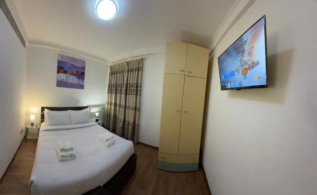 Large Double Room — Victoria guesthouse