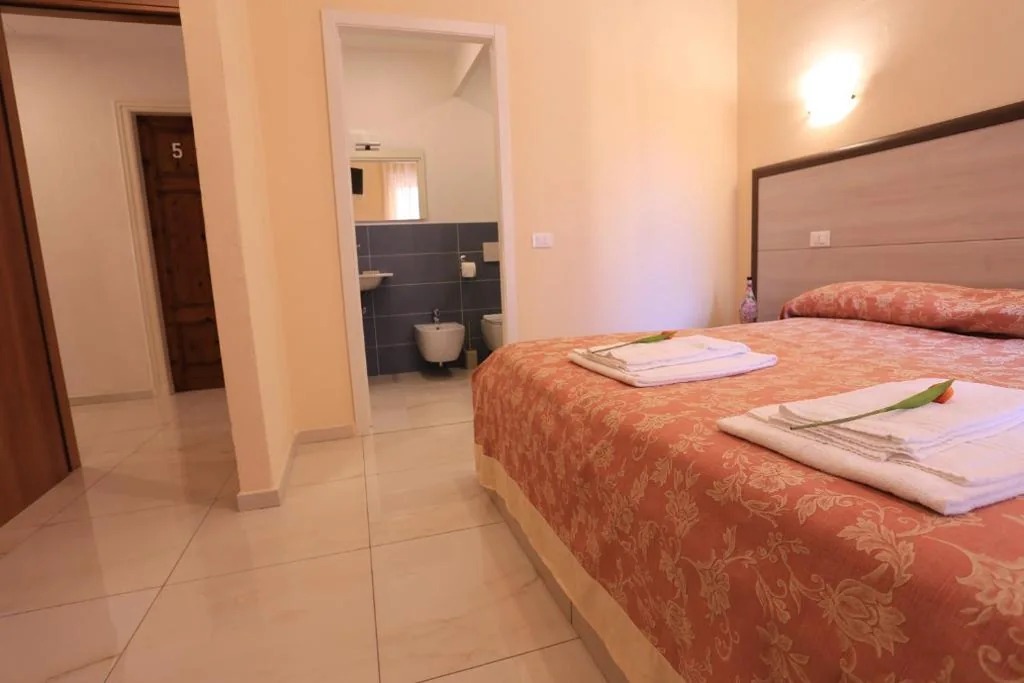 Large Double Room — Vivi 5 terre