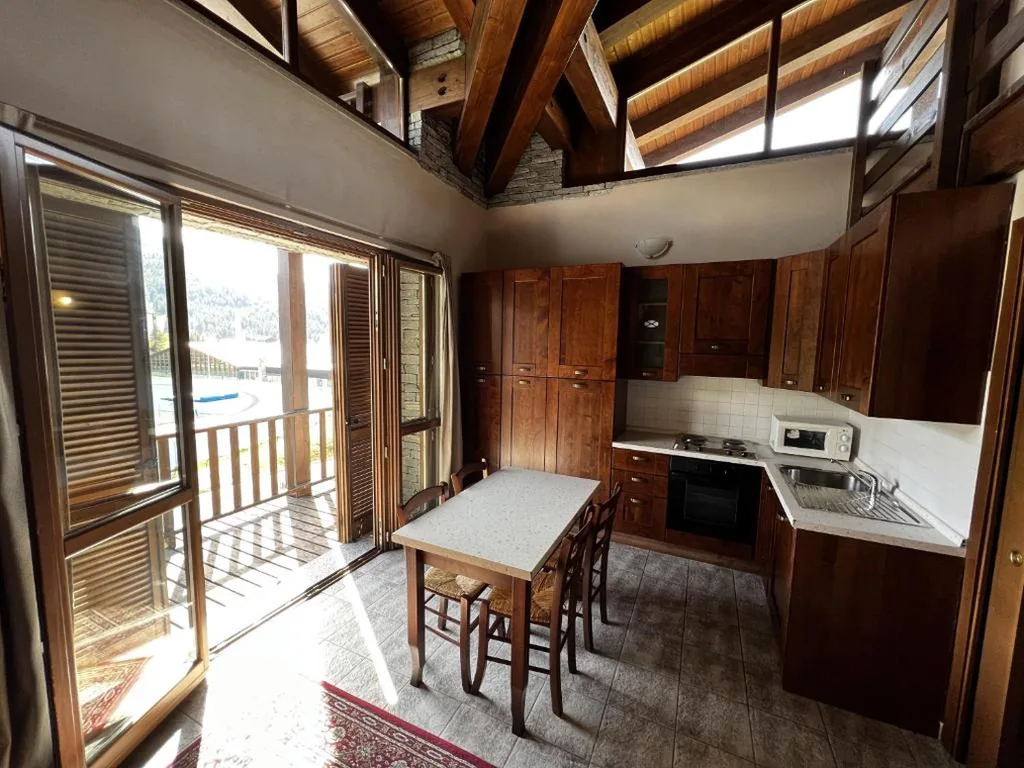 Ampio Appartamento su 2 Livelli con 2 Camere da Letto, Balcone e Vista Montagna — Chalet Edelweiss – Gruppo Estella Hotels