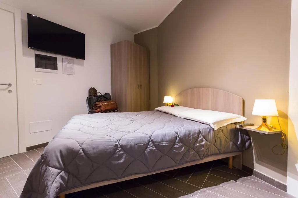 Spacious Superior Apartment with 2 Bedrooms — HH Hermoso Housing ALESSANDRIA