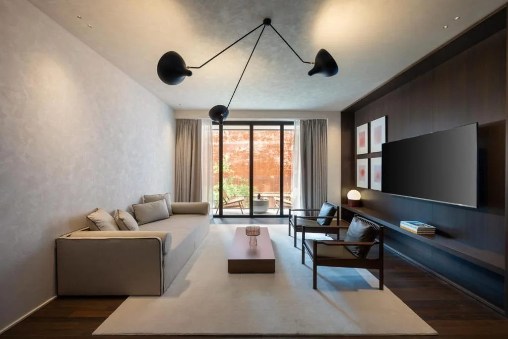Spacious Studio with Balcony — master Trevi