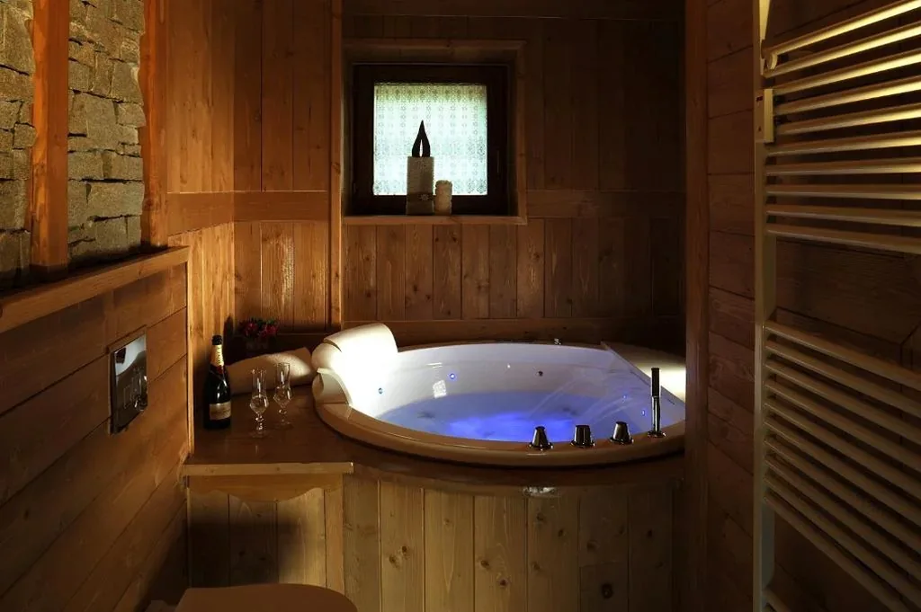 Aparthotel Foyer d’antan SUITE con caminetto hammam o vasca idromassaggio — foto 7